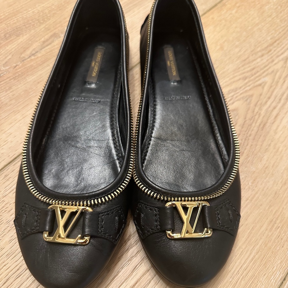 Black LV Flat
